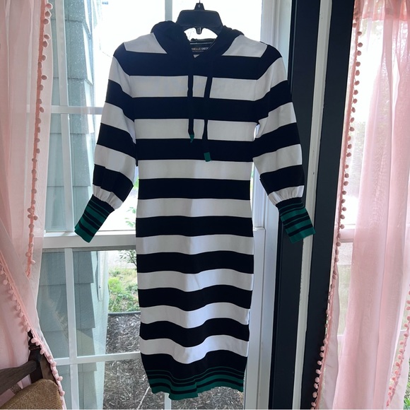 Midi bodycon dress with hood. Sporty, flirty and perfect for the spring season! - Picture 1 of 2